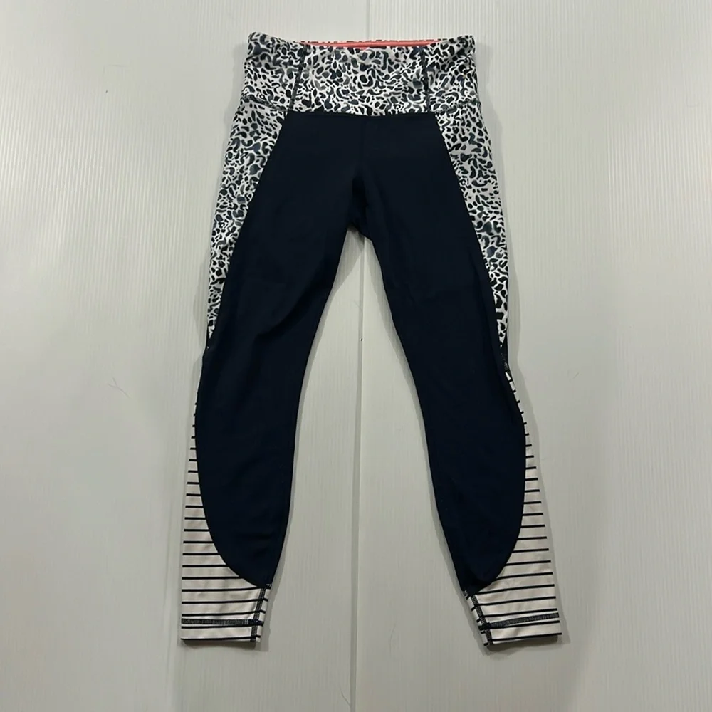 338.‎ Women’s Athleta Black and White Leopard Print Leggings (XS)